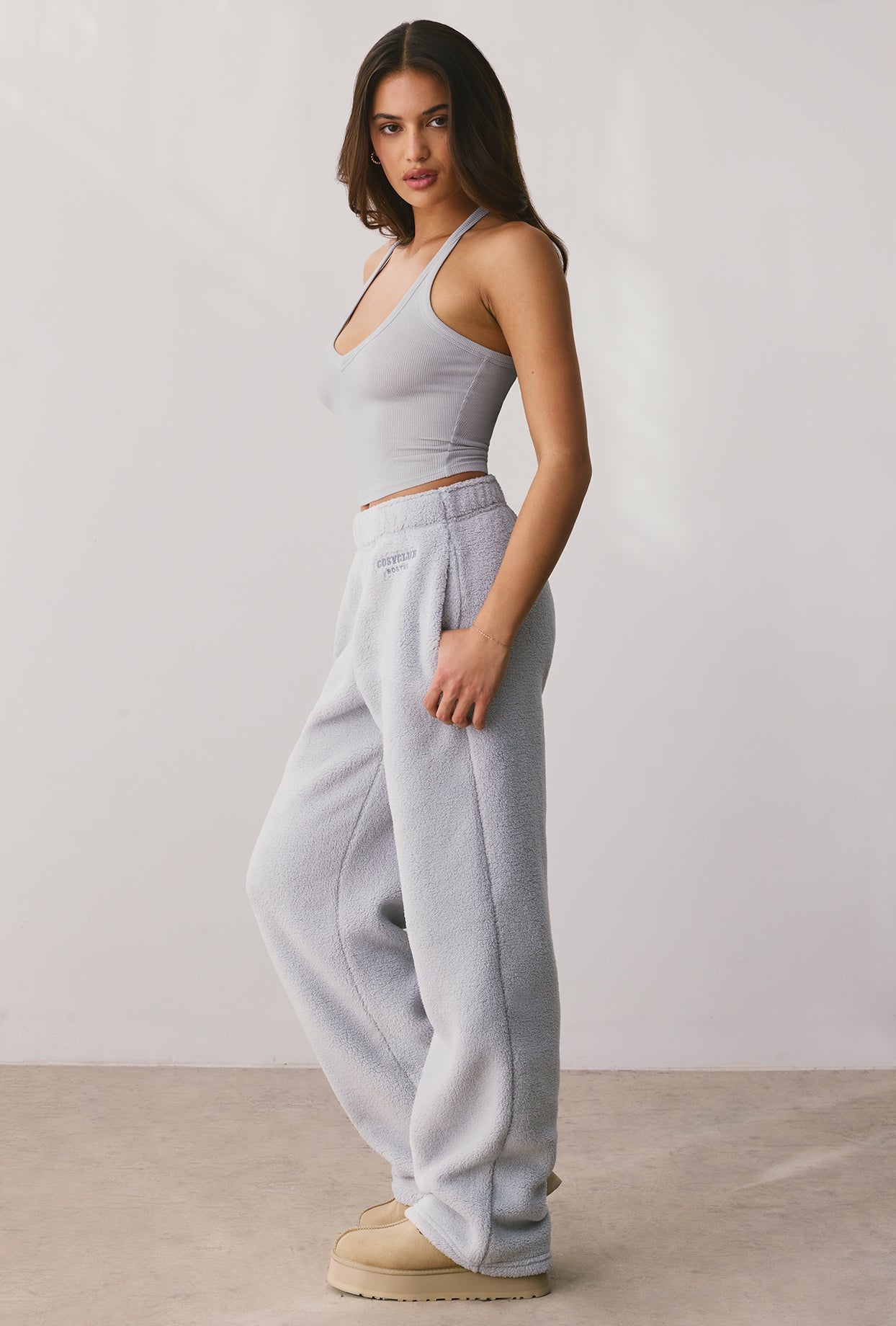 Gray joggers womens on sale outfit