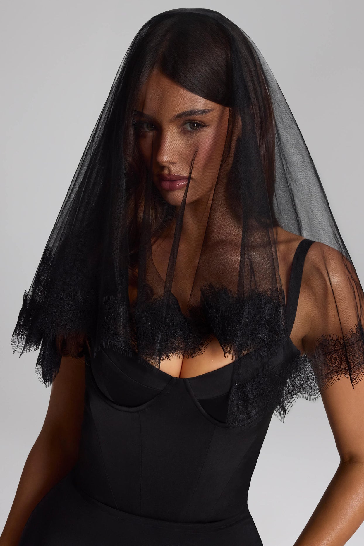 Lace-Trim Veil in Black - 6