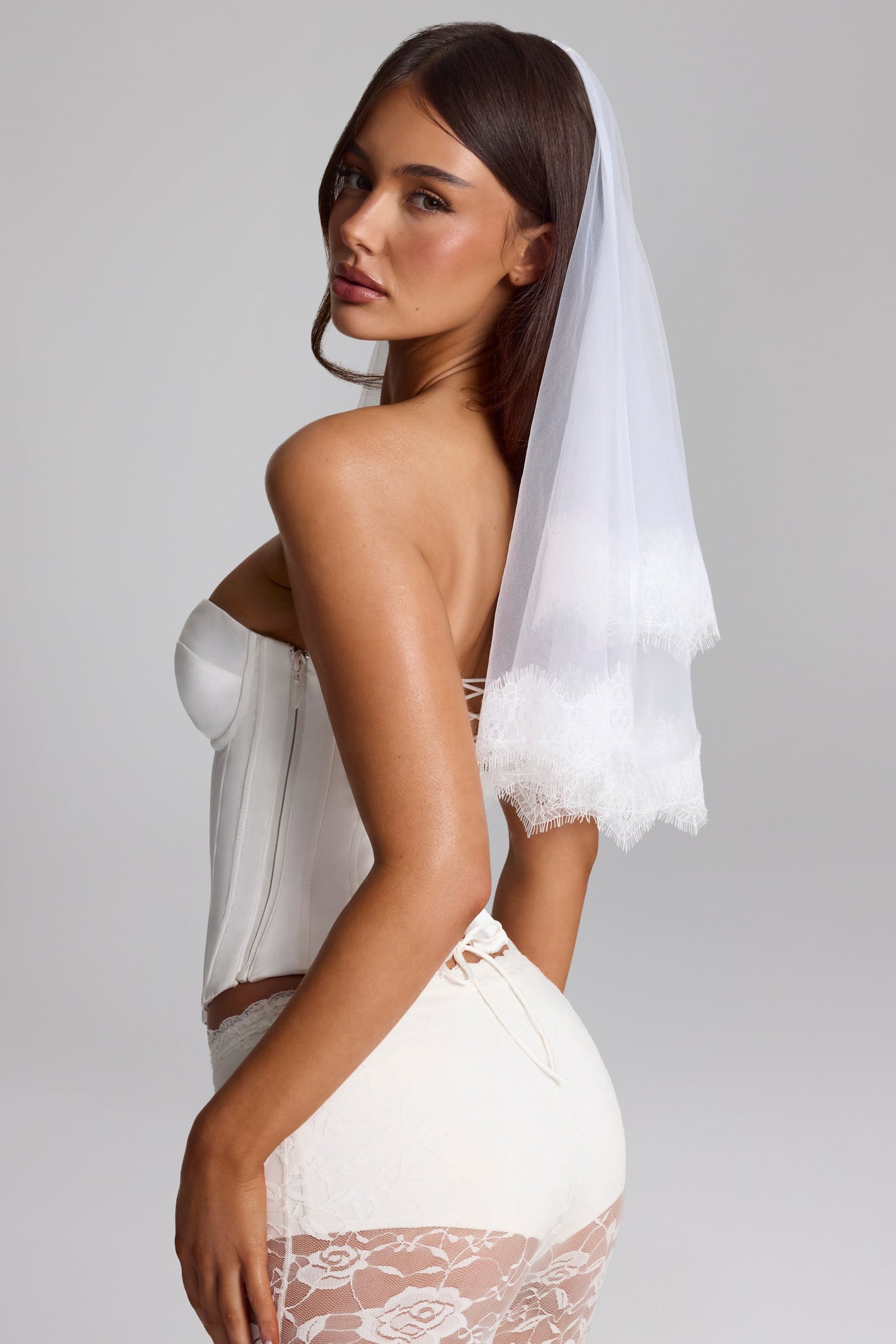 Lace-Trim Veil in White - 2