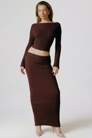 Oh Polly's Sarah wearing the Edalene Maxi Skirt in Espresso Knitwear fabric perfect for art gallery visits