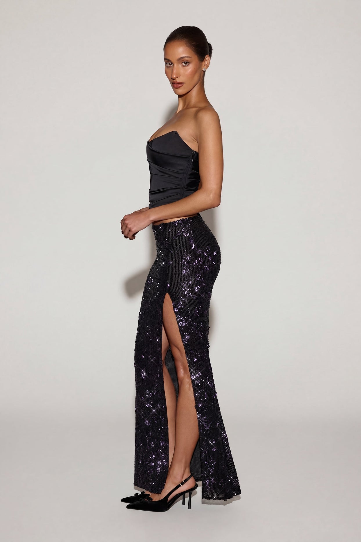 Embellished Mid-Rise Thigh-Split Maxi Skirt in Black Purple - 3