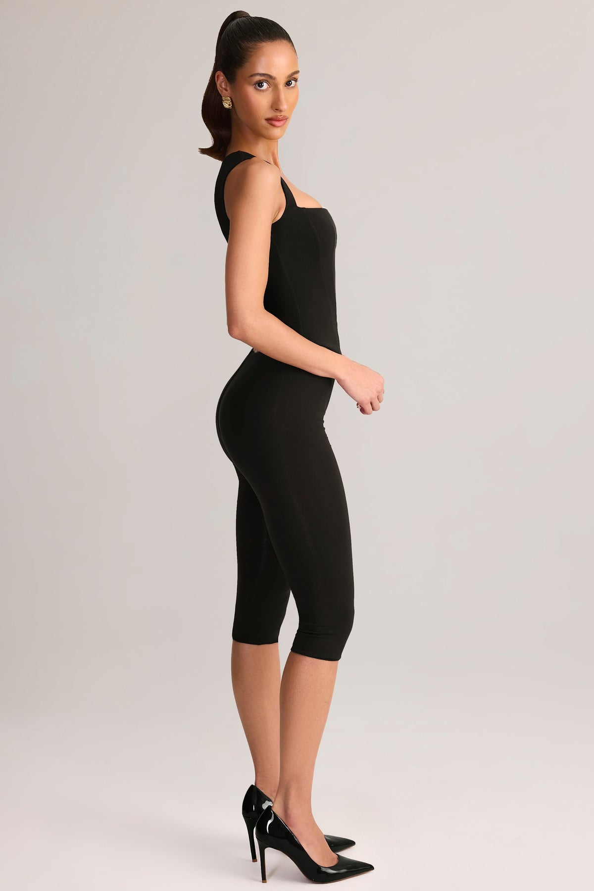 Modal Mid-Rise Capri Leggings in Black