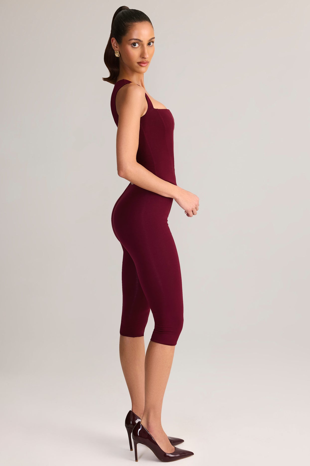 Modal Mid-Rise Capri Leggings in Wine - 3