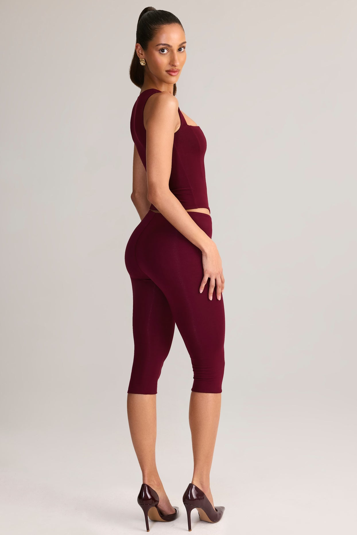Modal Mid-Rise Capri Leggings in Wine - 7