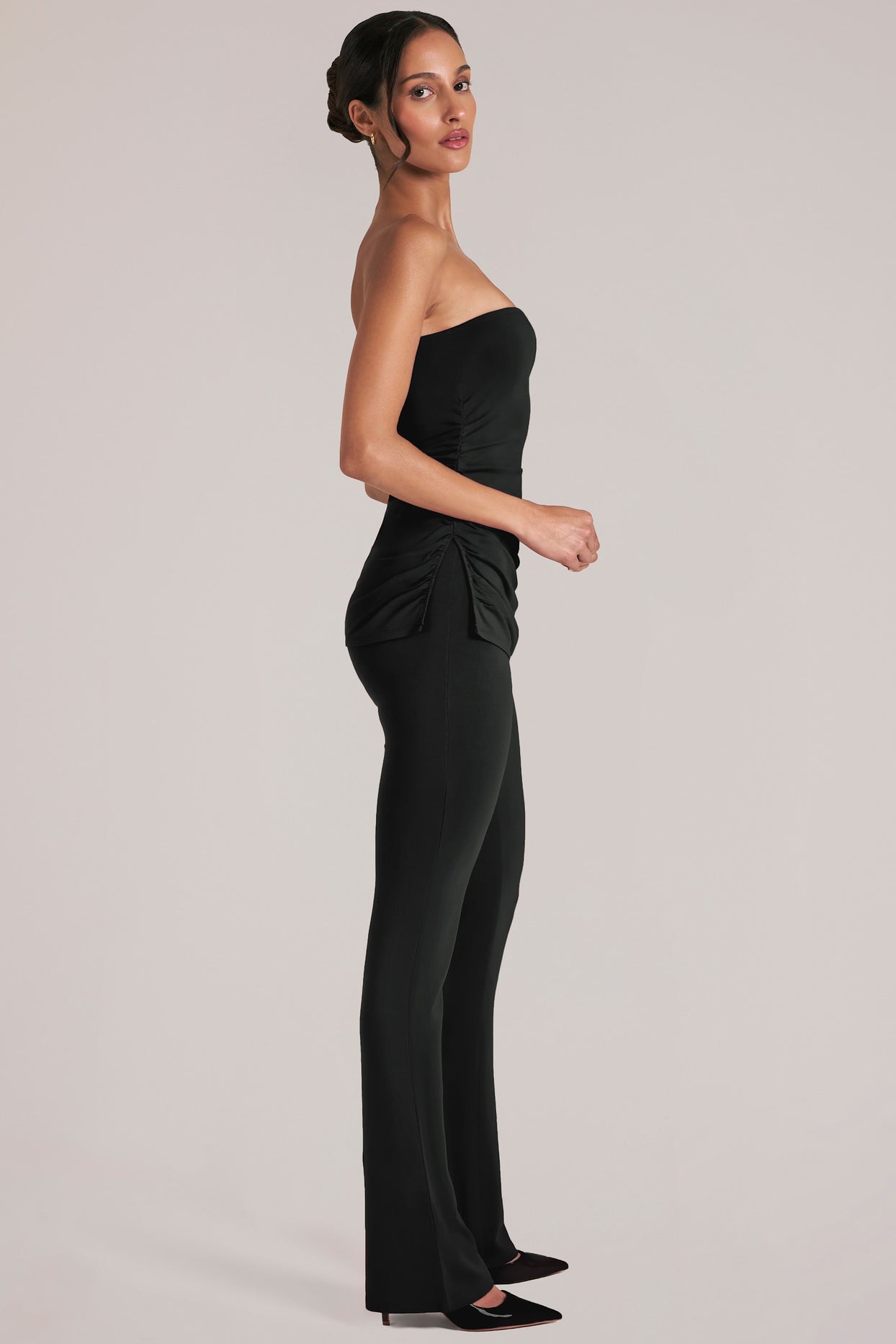 Mid-Rise Fitted Trousers  in Black - 3