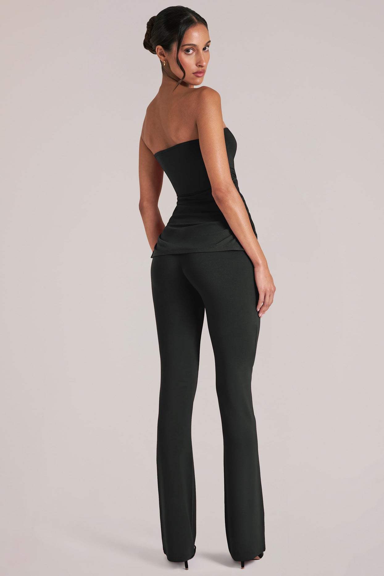 Mid-Rise Fitted Trousers  in Black - 8