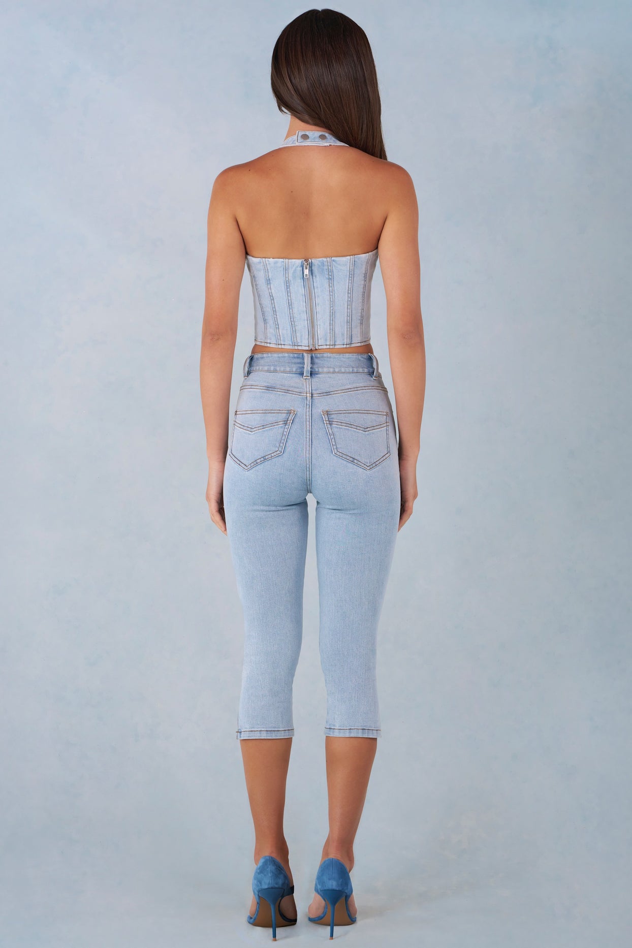 Mid-Rise Denim Capri Jeans in Light Denim - 5