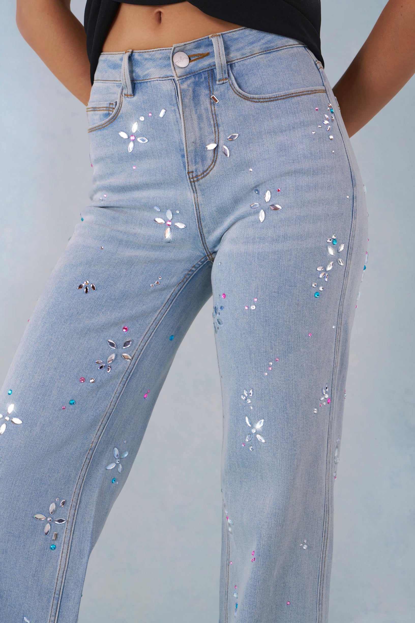 Mid-Rise Straight-Leg Jeans in Light Denim - 2