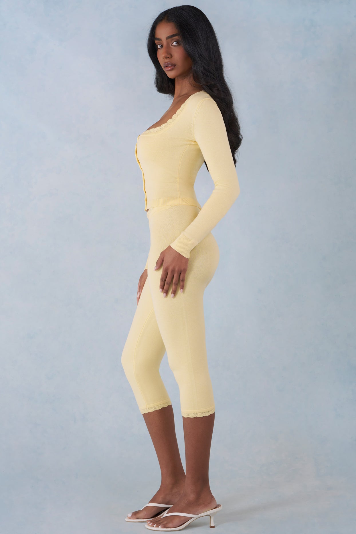Knit Mid-Rise Capri Trousers in Butter Yellow - 4