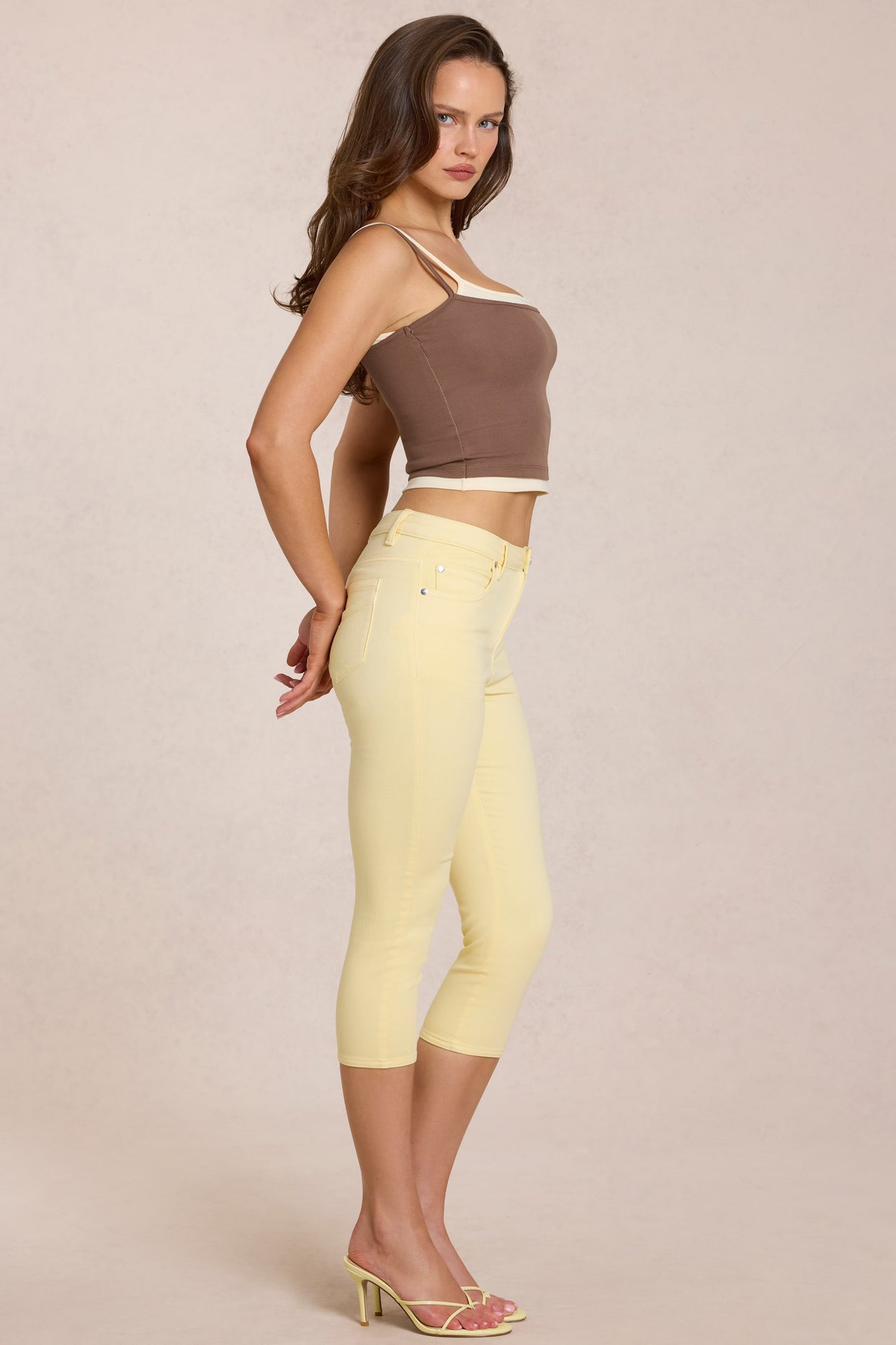 Mid-Rise Capri Jeans in Lemon Yellow - 3