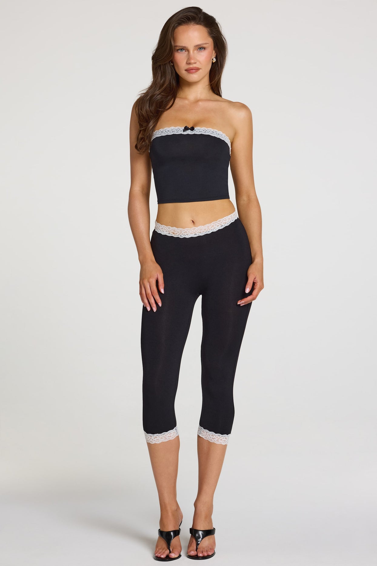 Modal Lace-Trim Mid-Rise Capri Leggings in Black - 5