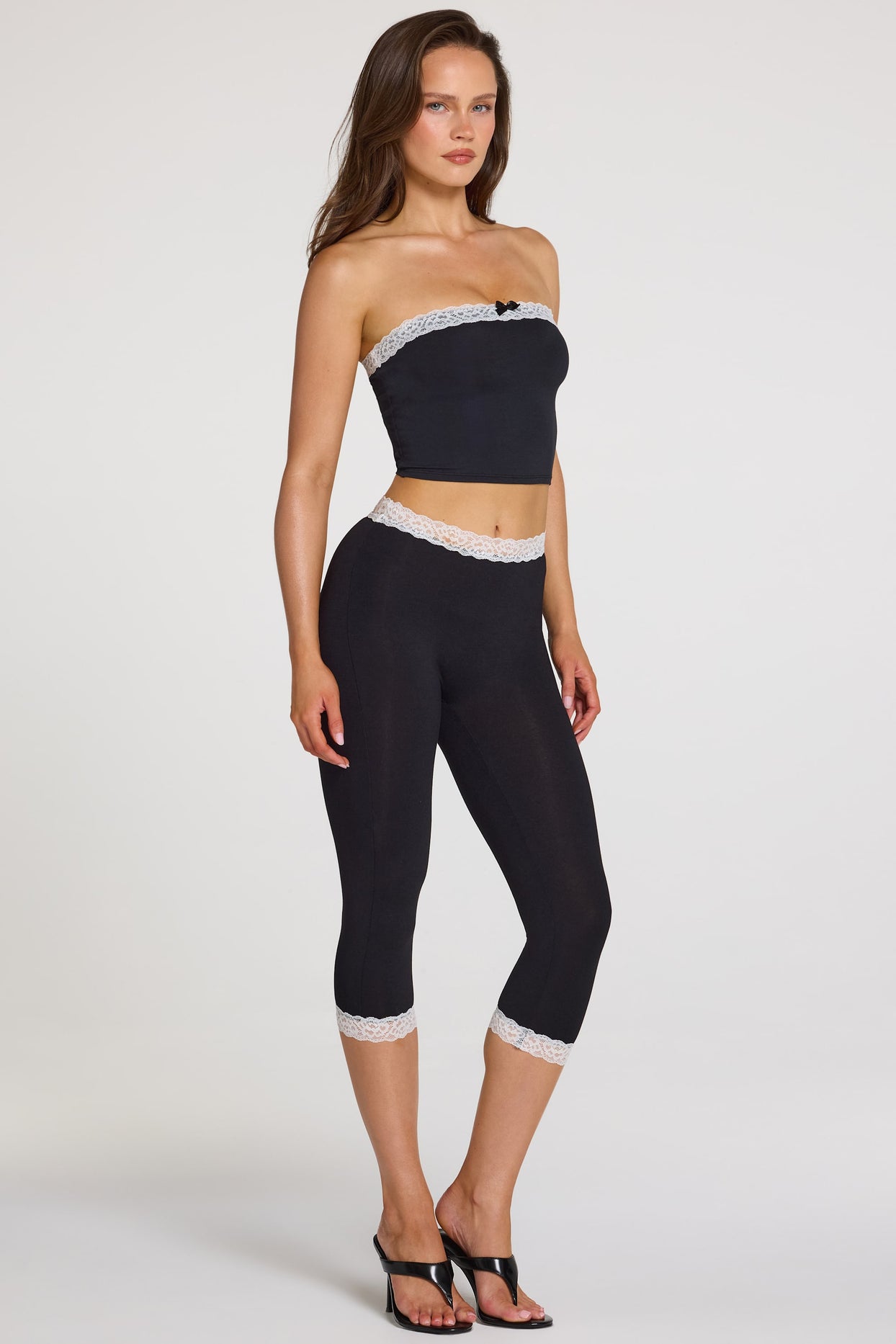 Modal Lace-Trim Mid-Rise Capri Leggings in Black - 10