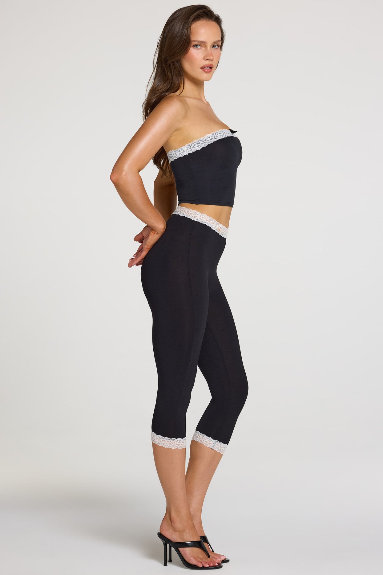 Modal Lace-Trim Mid-Rise Capri Leggings in Black - 4