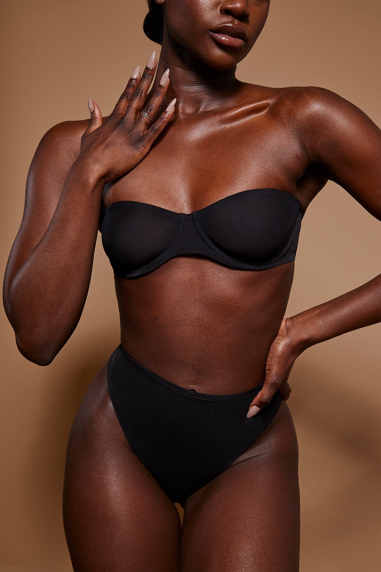 Soft Mesh Strapless Bra in Black