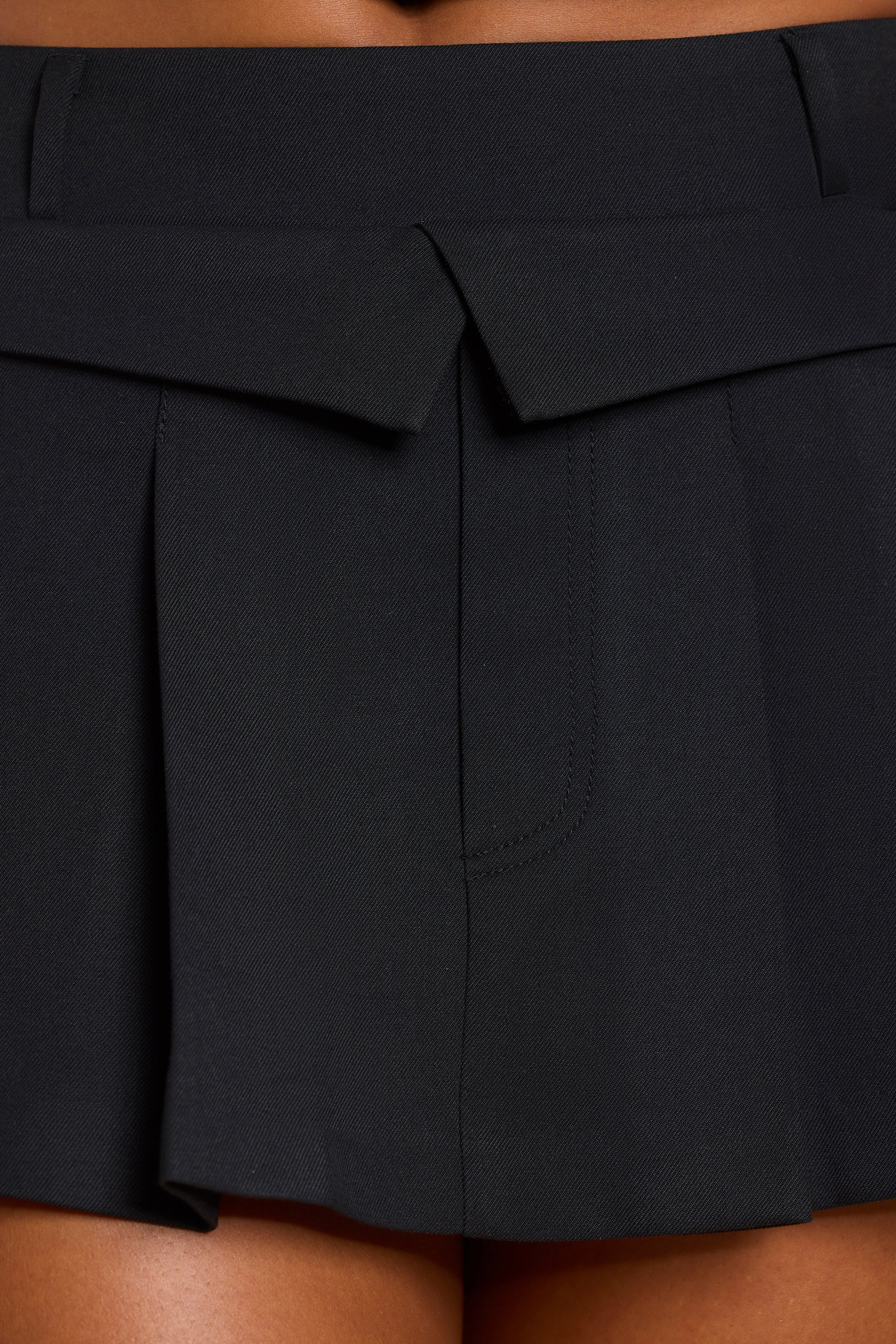 Black pleated 2024 twill skirt