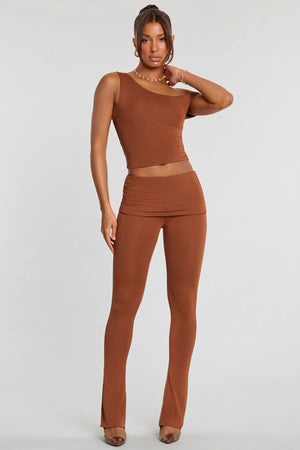 Oh Polly's Kiele wearing the Anona Regular Trousers in Chestnut Brown Modal fabric perfect for brunch with friends