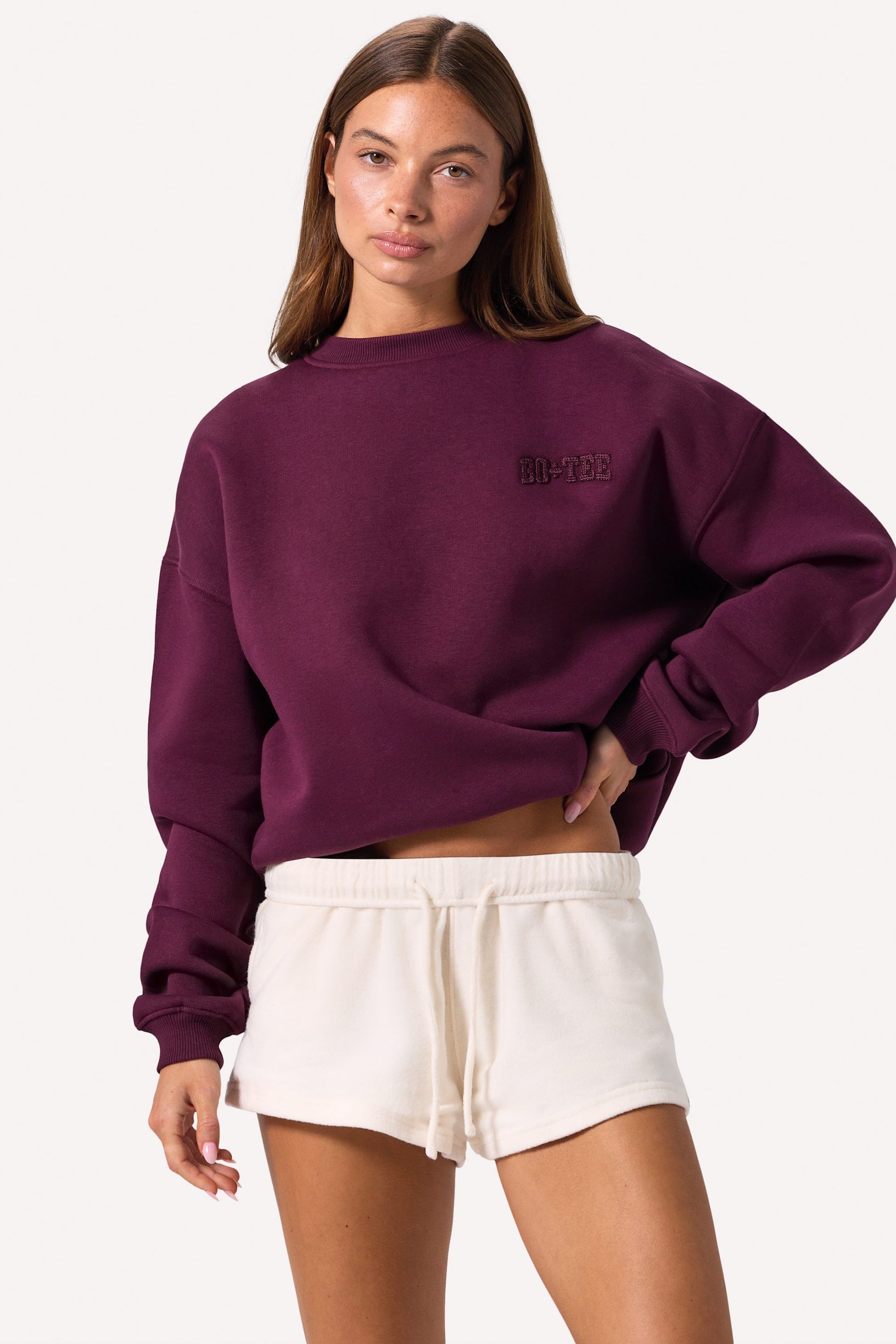 Oversized Crew-Neck Jumper in Burgundy - 1
