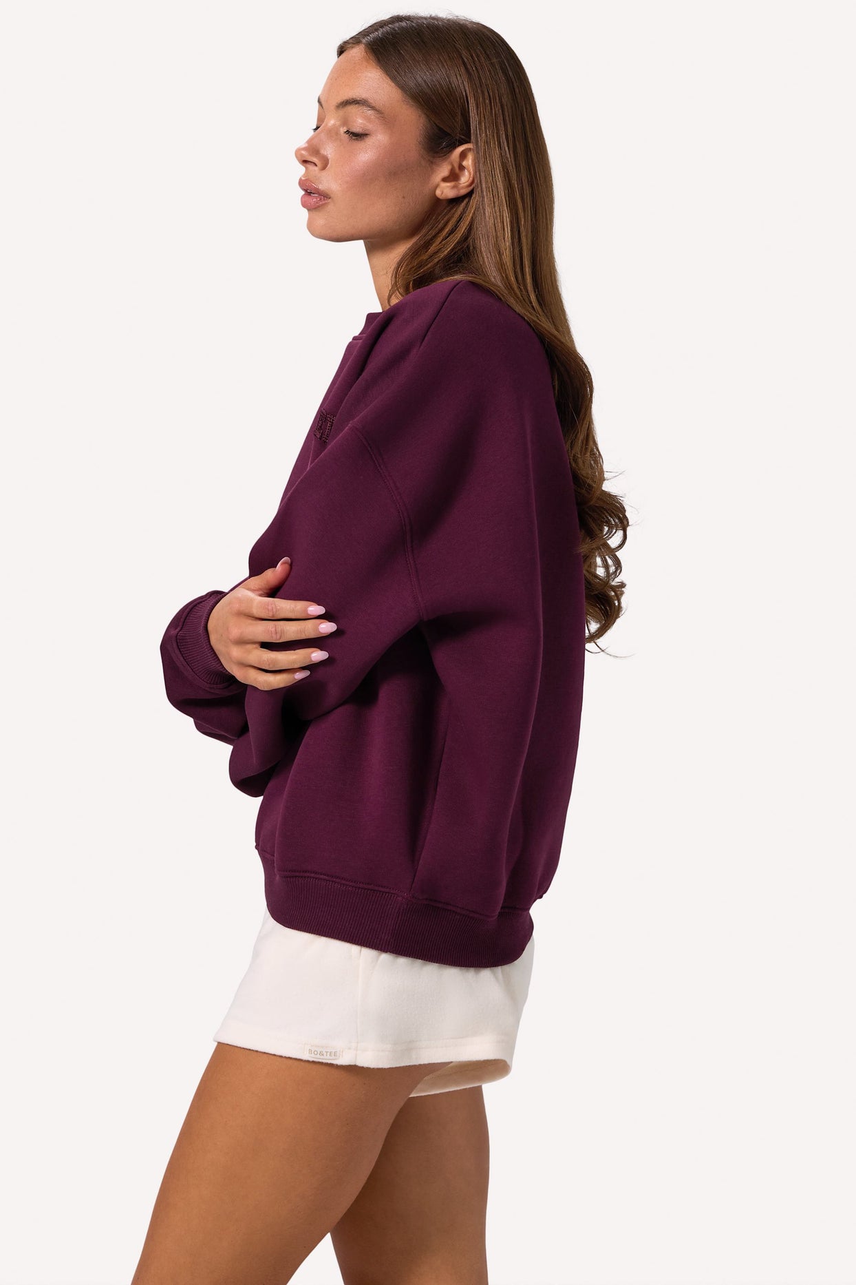 Oversized Crew-Neck Jumper in Burgundy - 3