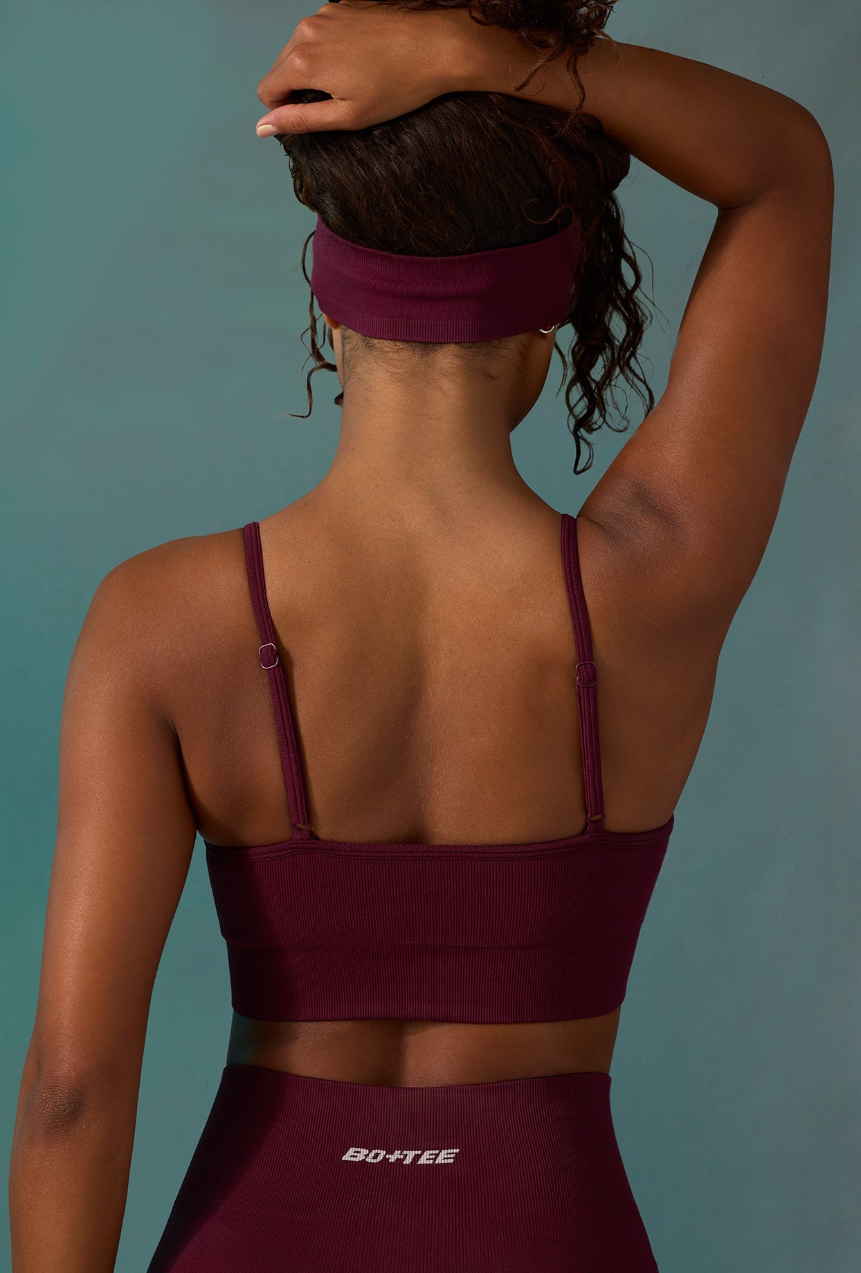 Super Sculpt Scoop Neck Sports Bra in Plum