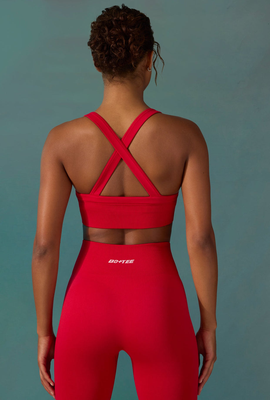 Super Sculpt Seamless Cross Back Sports Bra in Tango Red