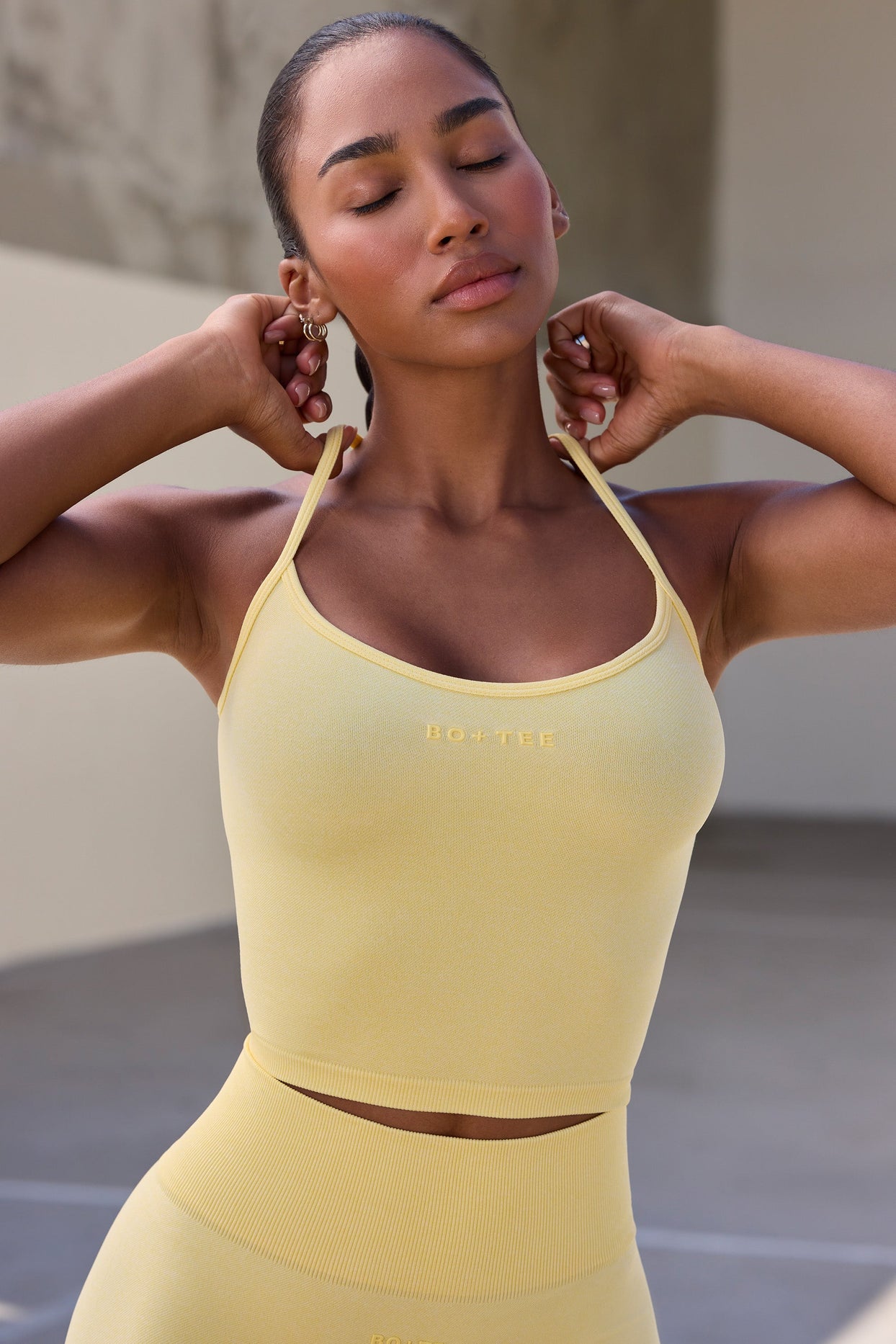 Super Sculpt Seamless Scoop Neck Top in Soft Yellow