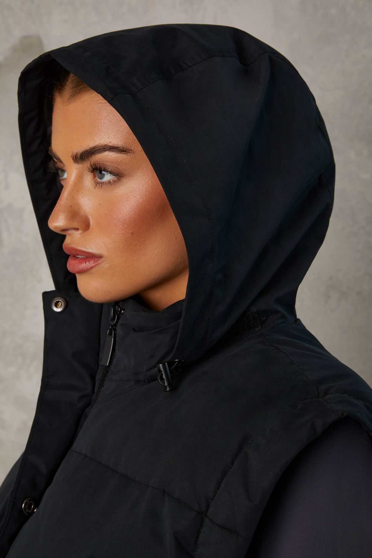 Essential Cropped Puffer Jacket with Detachable Sleeves in Black