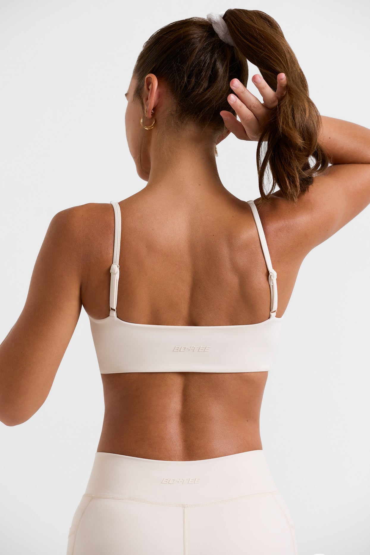 Set Twist Bust Sports Bra in White