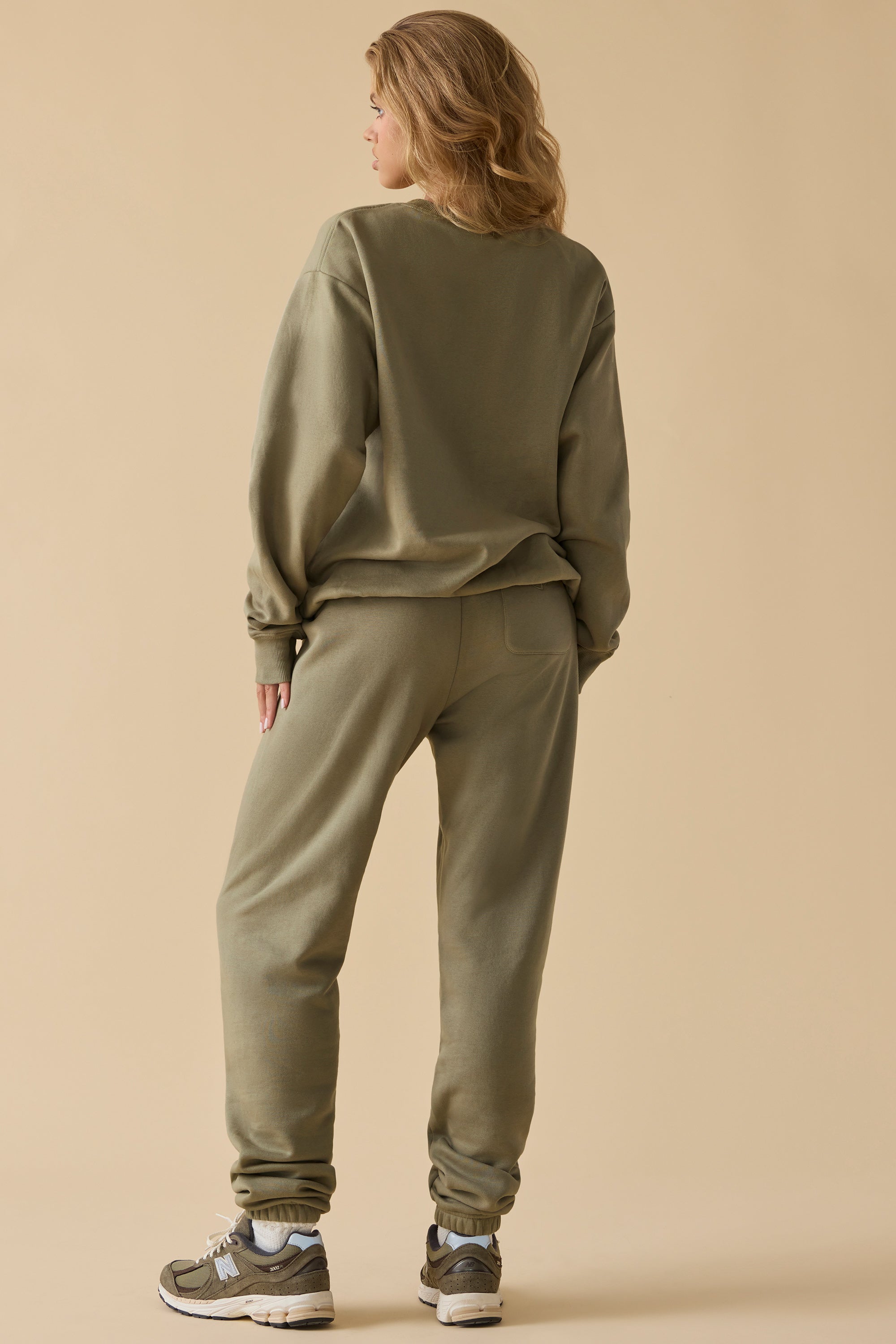 Mid-Rise Joggers in Soft Olive