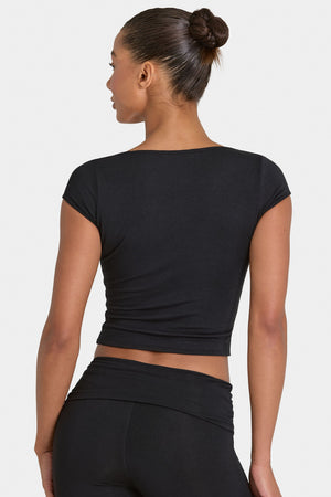 Bo+Tee model Kiele wearing the ButterCloud™ Full Top in Black Modal fabric perfect for gym sessions