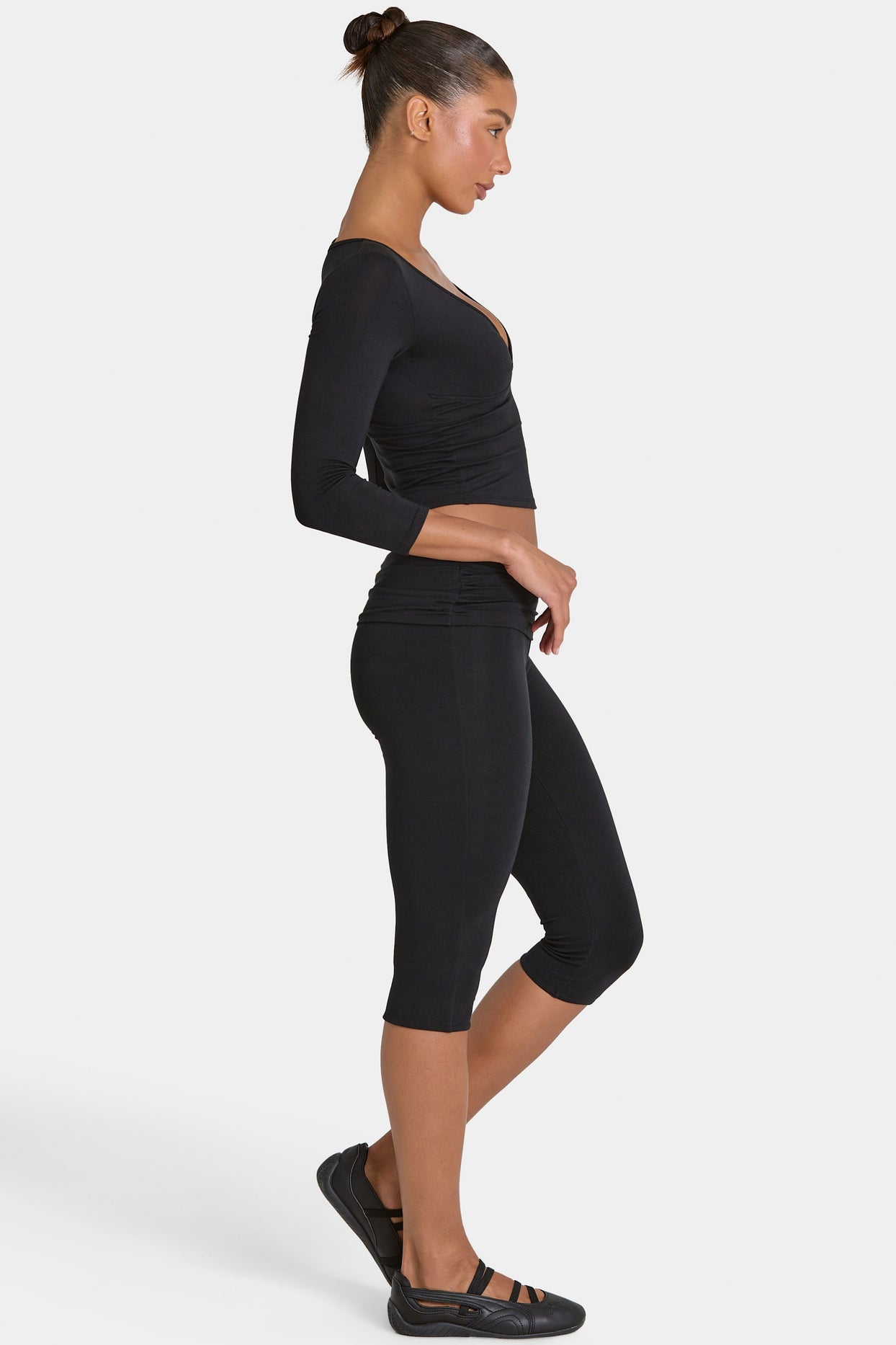 ButterCloud™ Capri Leggings in Black - 4
