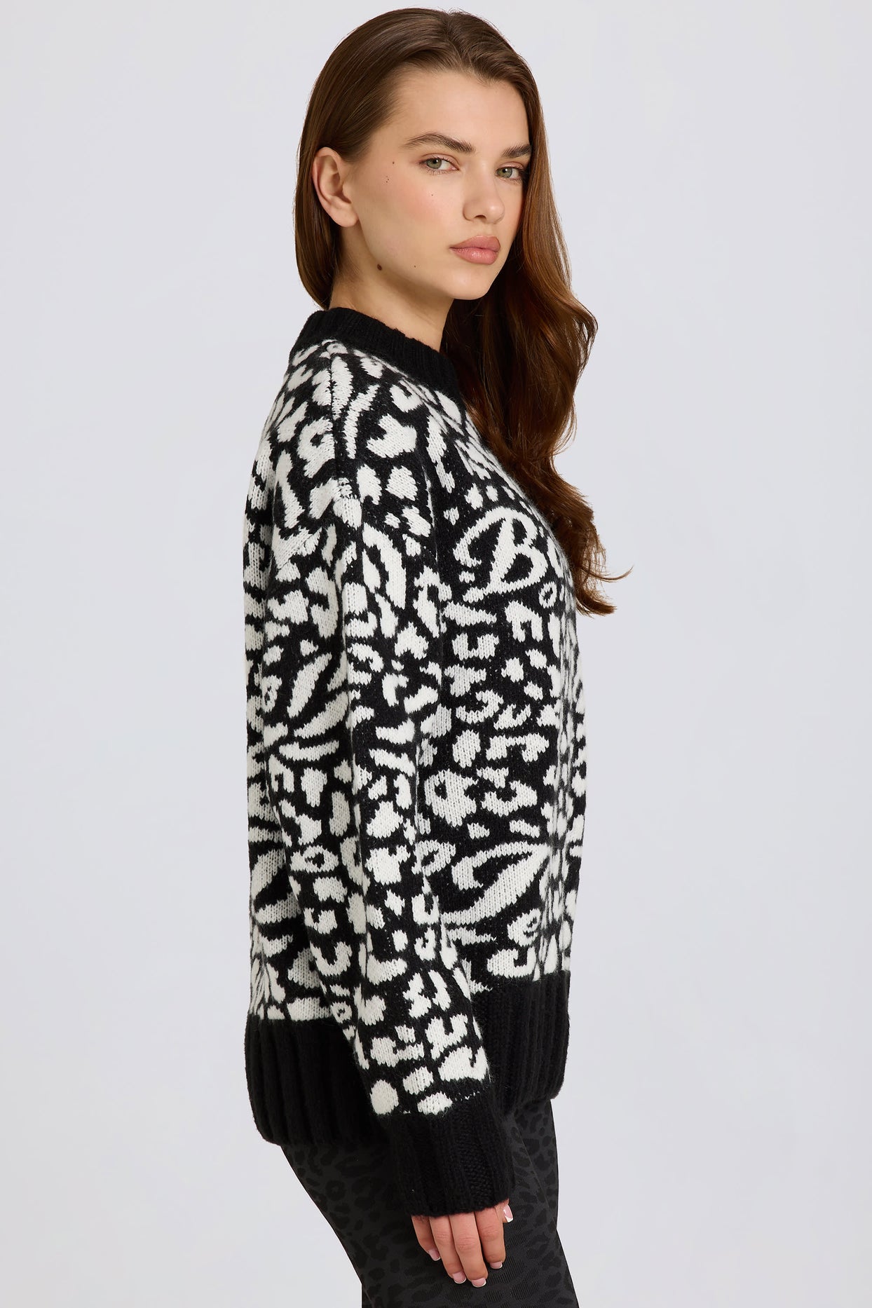 Jacquard-Knit Oversized Jumper in Black - 4