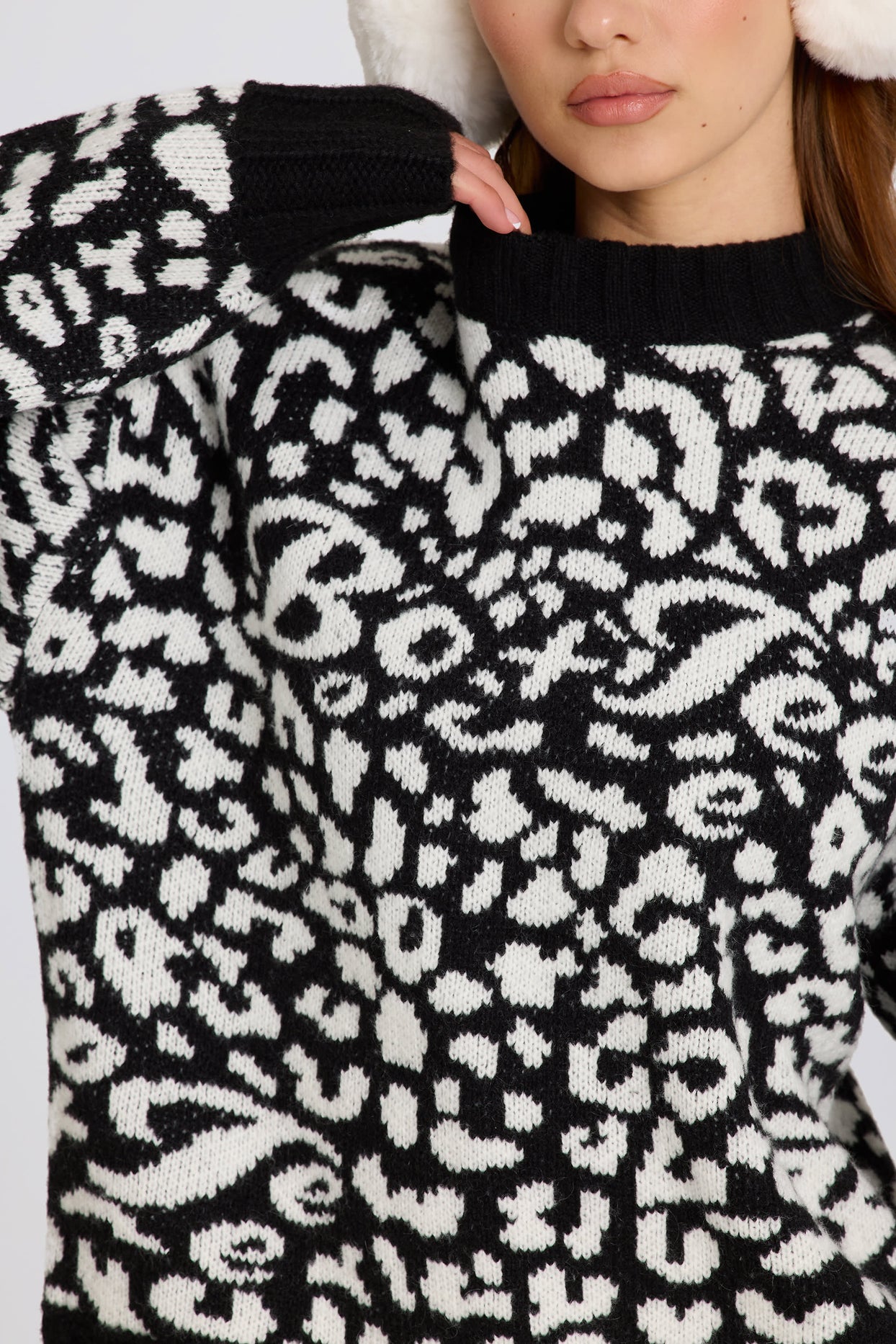 Jacquard-Knit Oversized Jumper in Black - 5