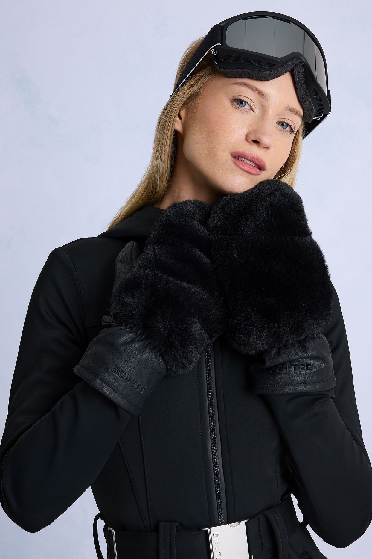 Faux-Fur Gloves in Black - 4