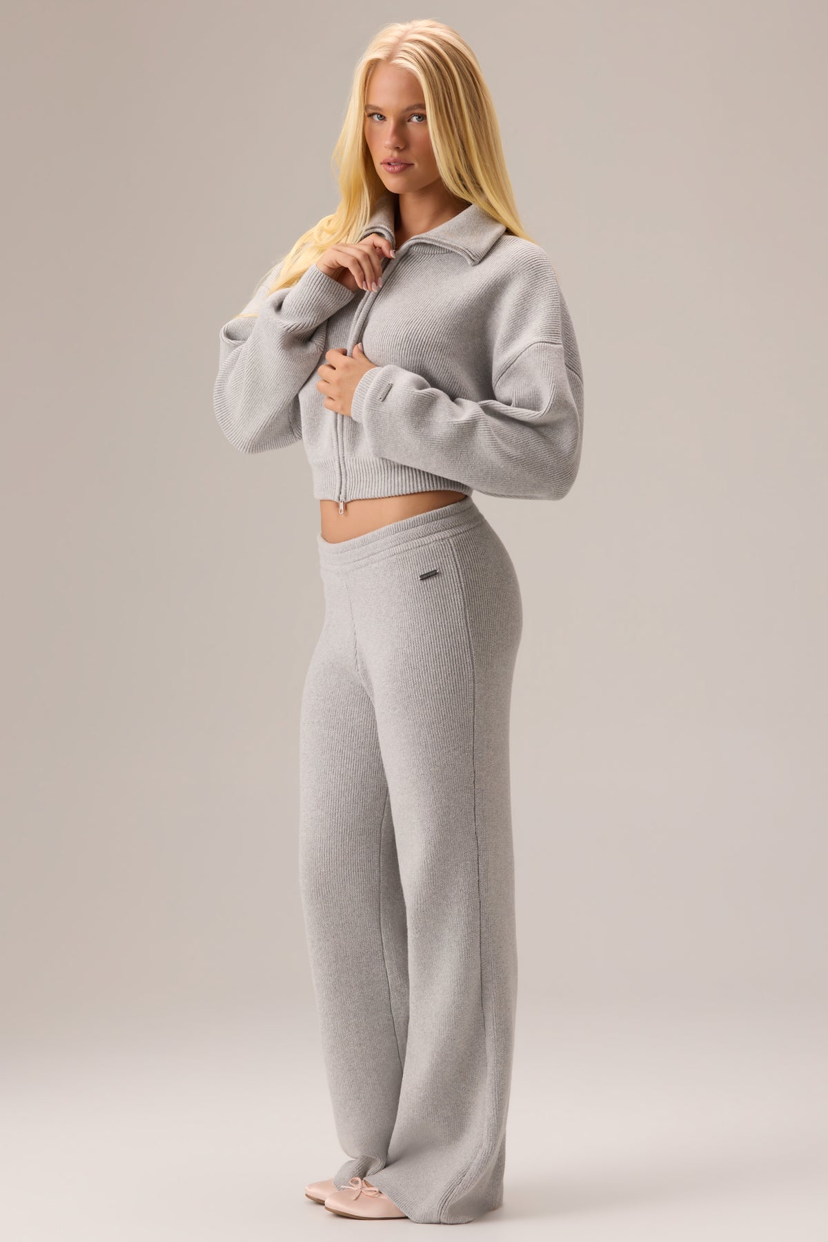 Ribbed Knit Zip-Up Sweatshirt in Pebble