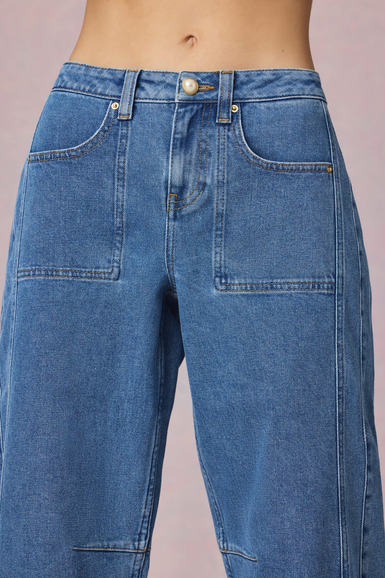 Mid-Rise Barrel-Leg Jeans in Mid-Blue Wash - 4