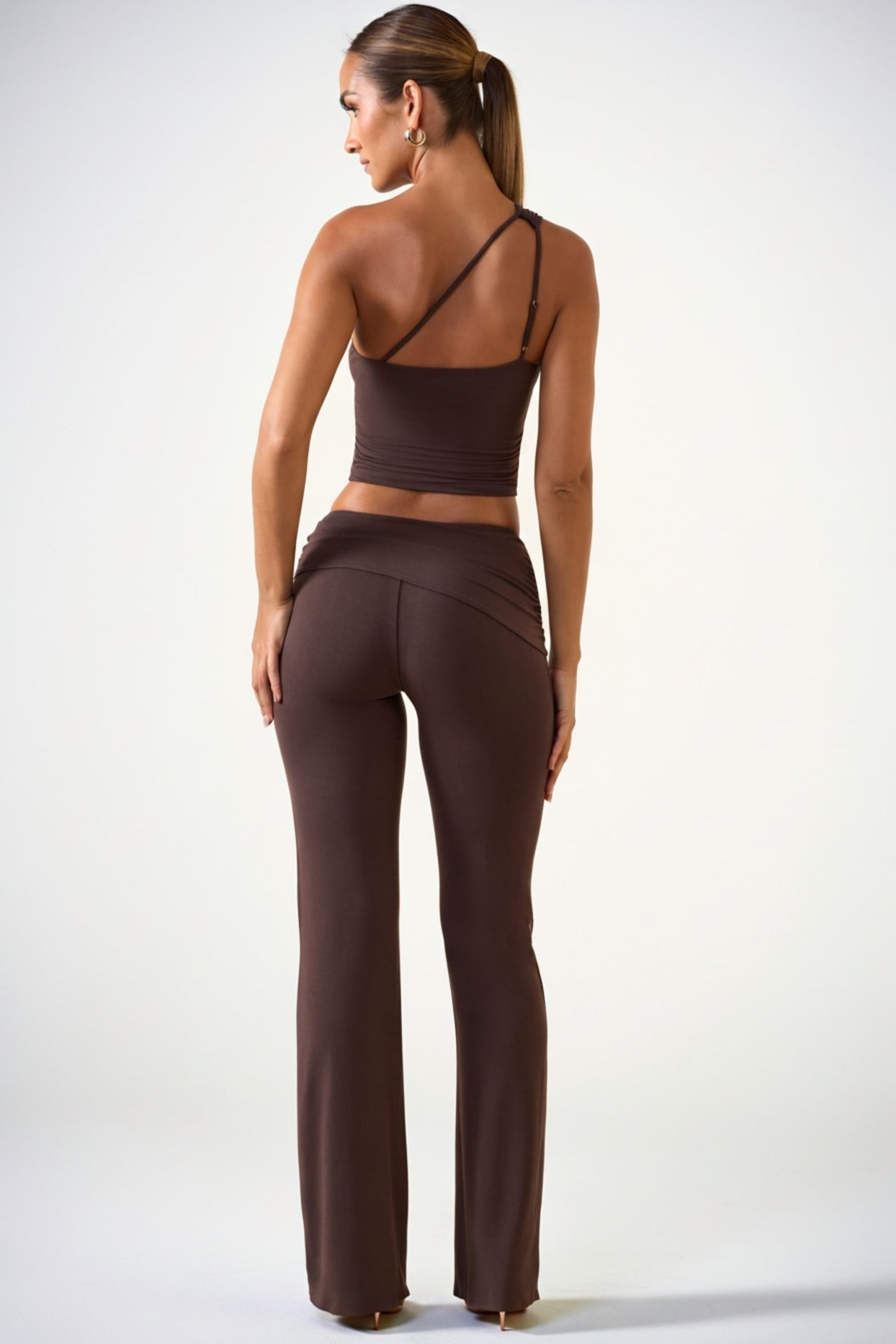 Mid-Rise Straight-Leg Trousers in Chocolate Brown - 2