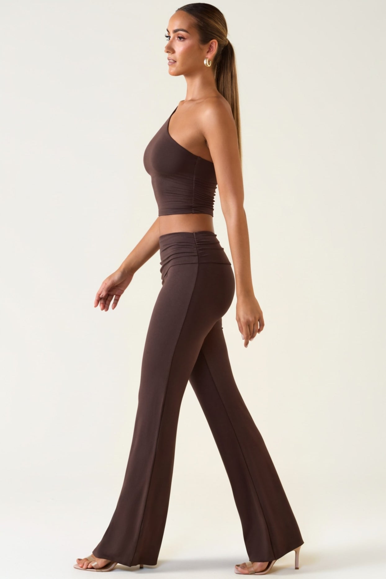Mid-Rise Straight-Leg Trousers in Chocolate Brown - 3