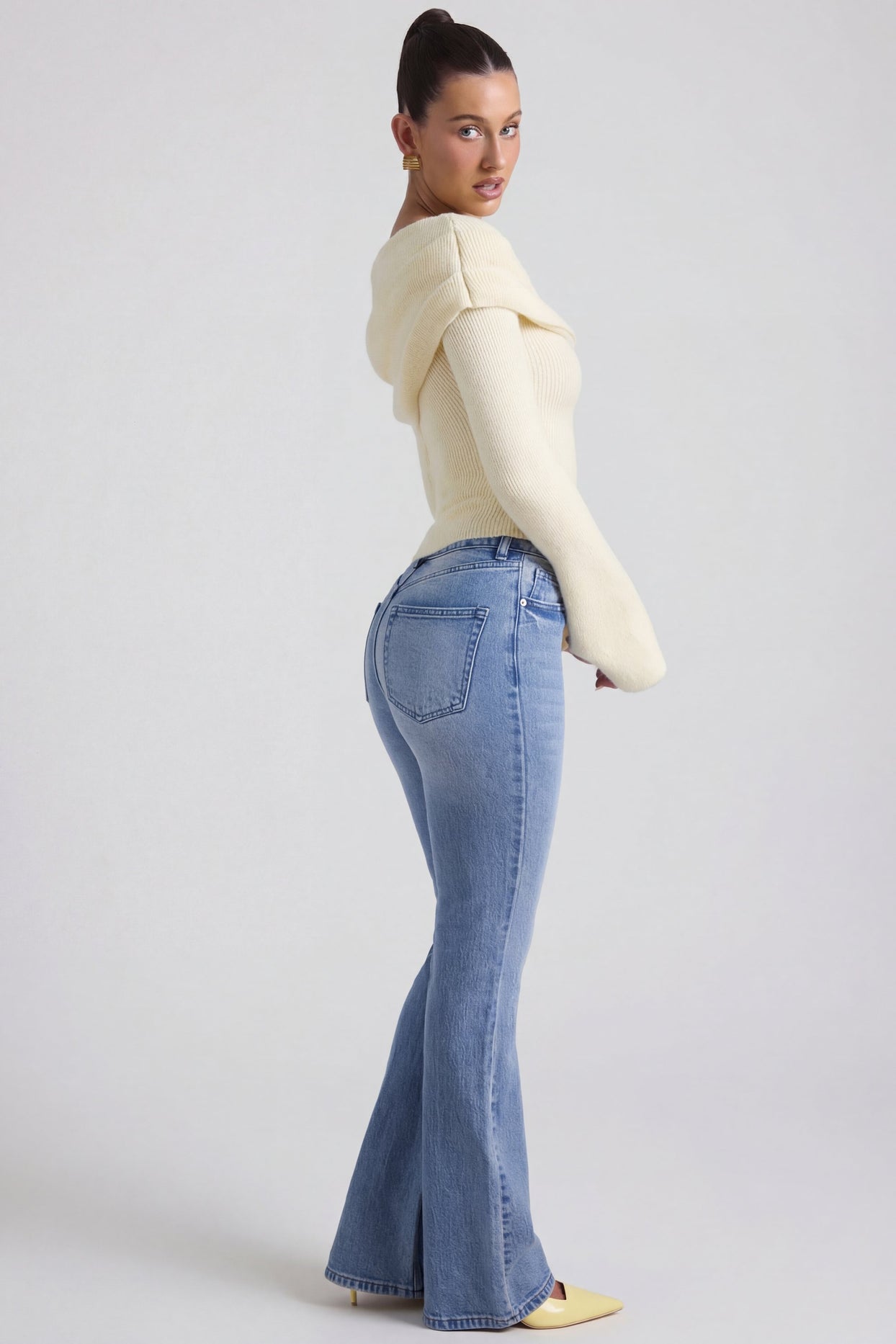 High-Rise Flared Jeans in Vintage Wash - 3