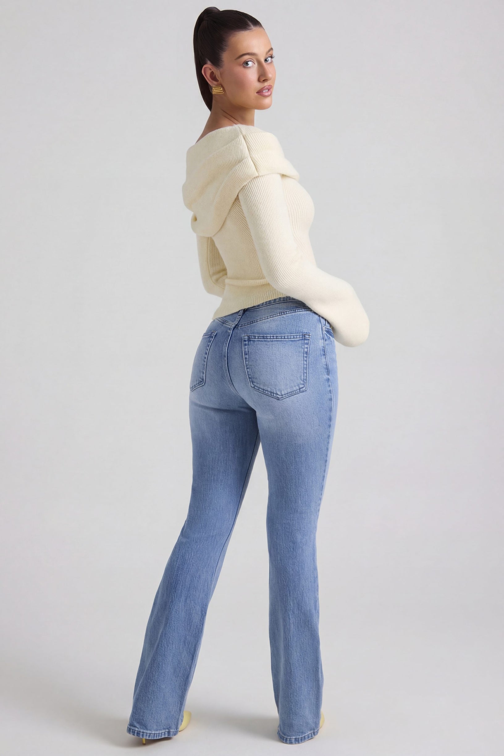 High-Rise Flared Jeans in Vintage Wash - 2