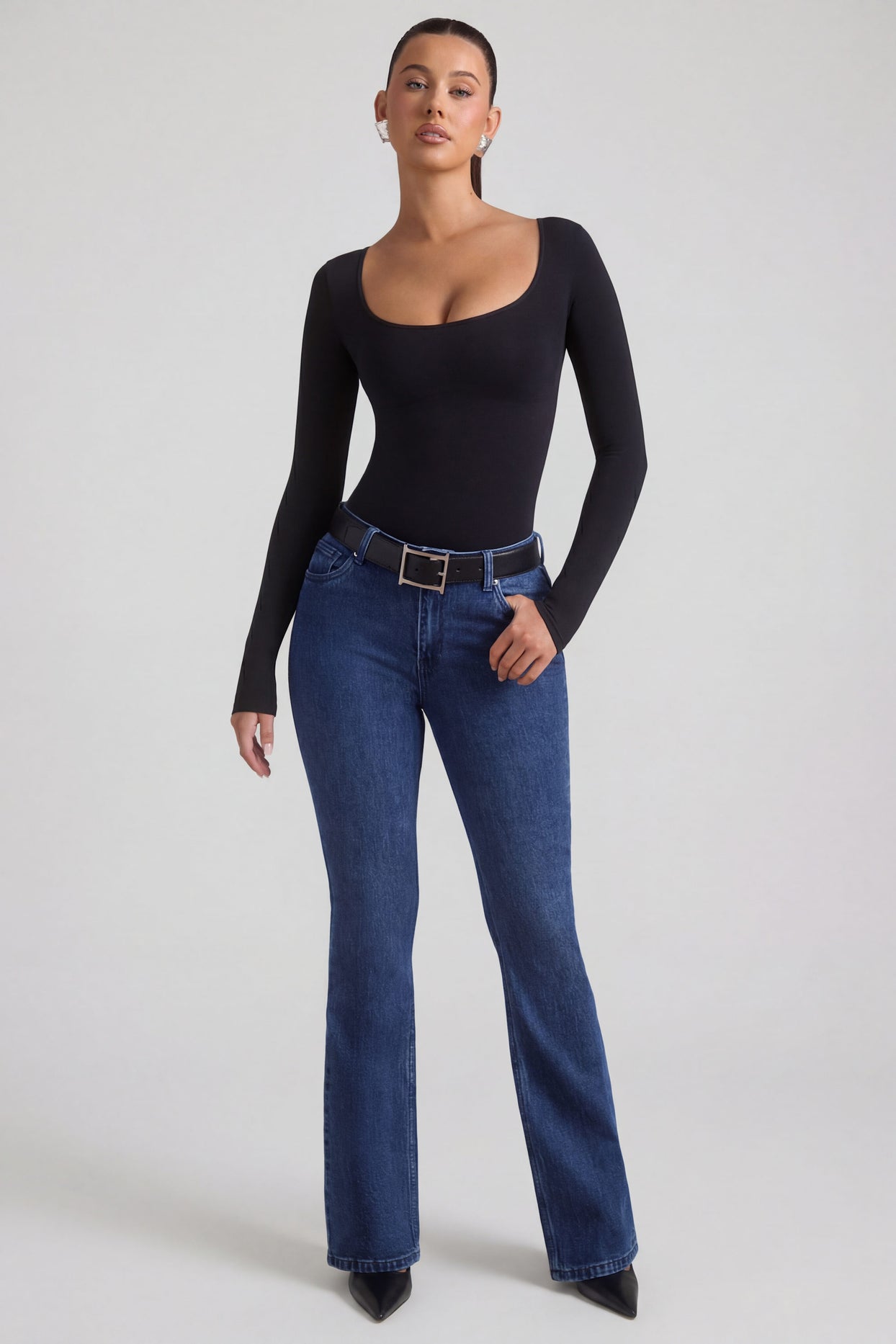 High-Rise Flared Jeans in Indigo Wash - 7