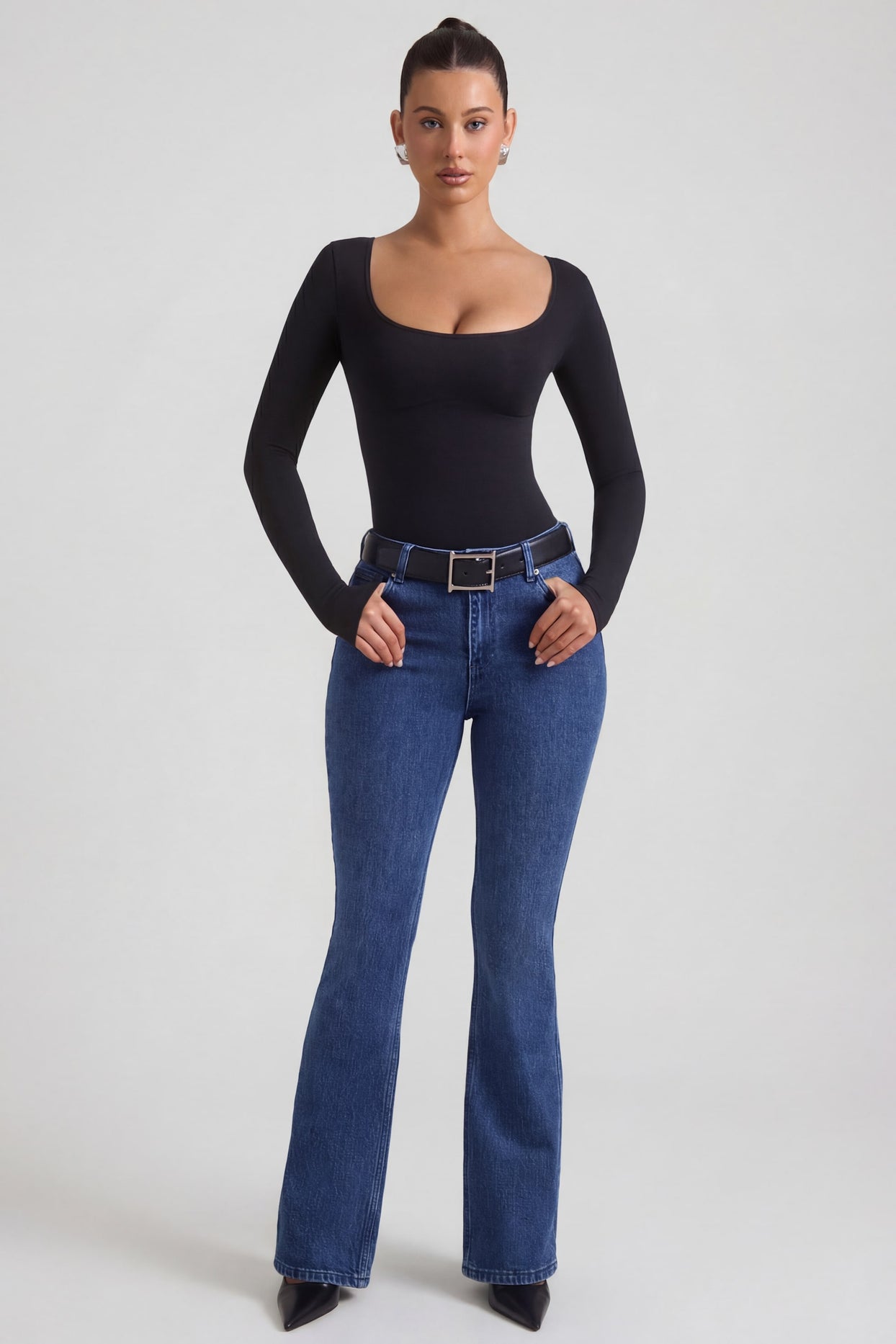 High-Rise Flared Jeans in Indigo Wash - 9