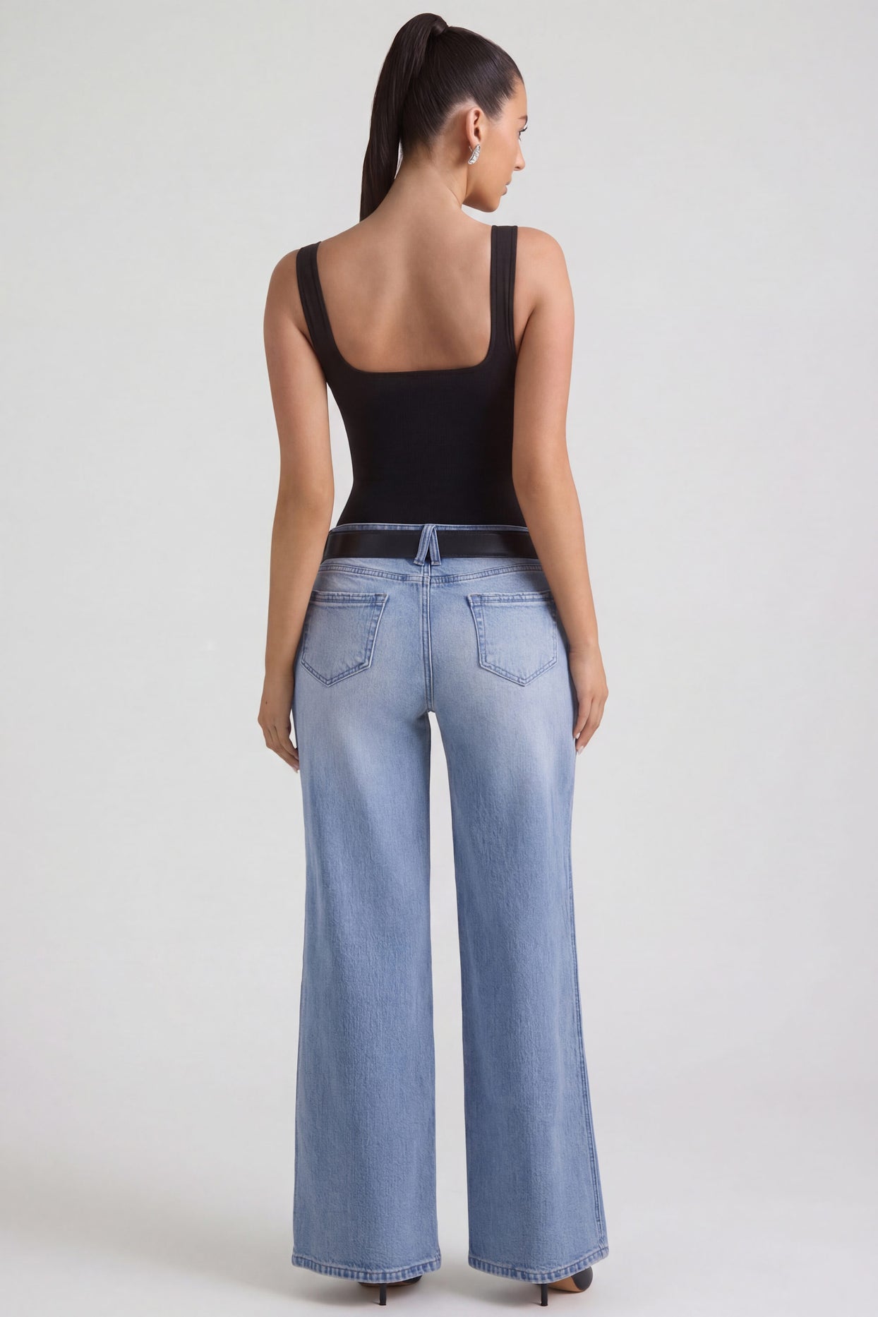Low-Rise Wide-Leg Jeans in Vintage Wash - 7