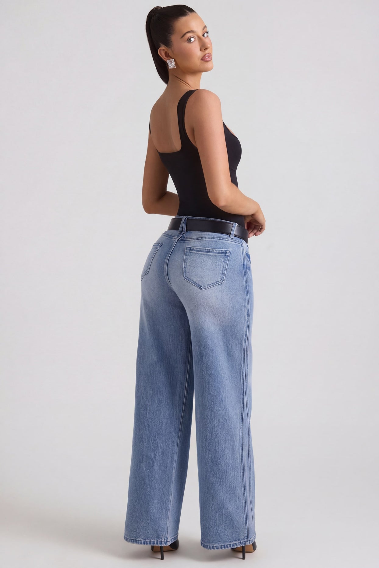 Low-Rise Wide-Leg Jeans in Vintage Wash - 2