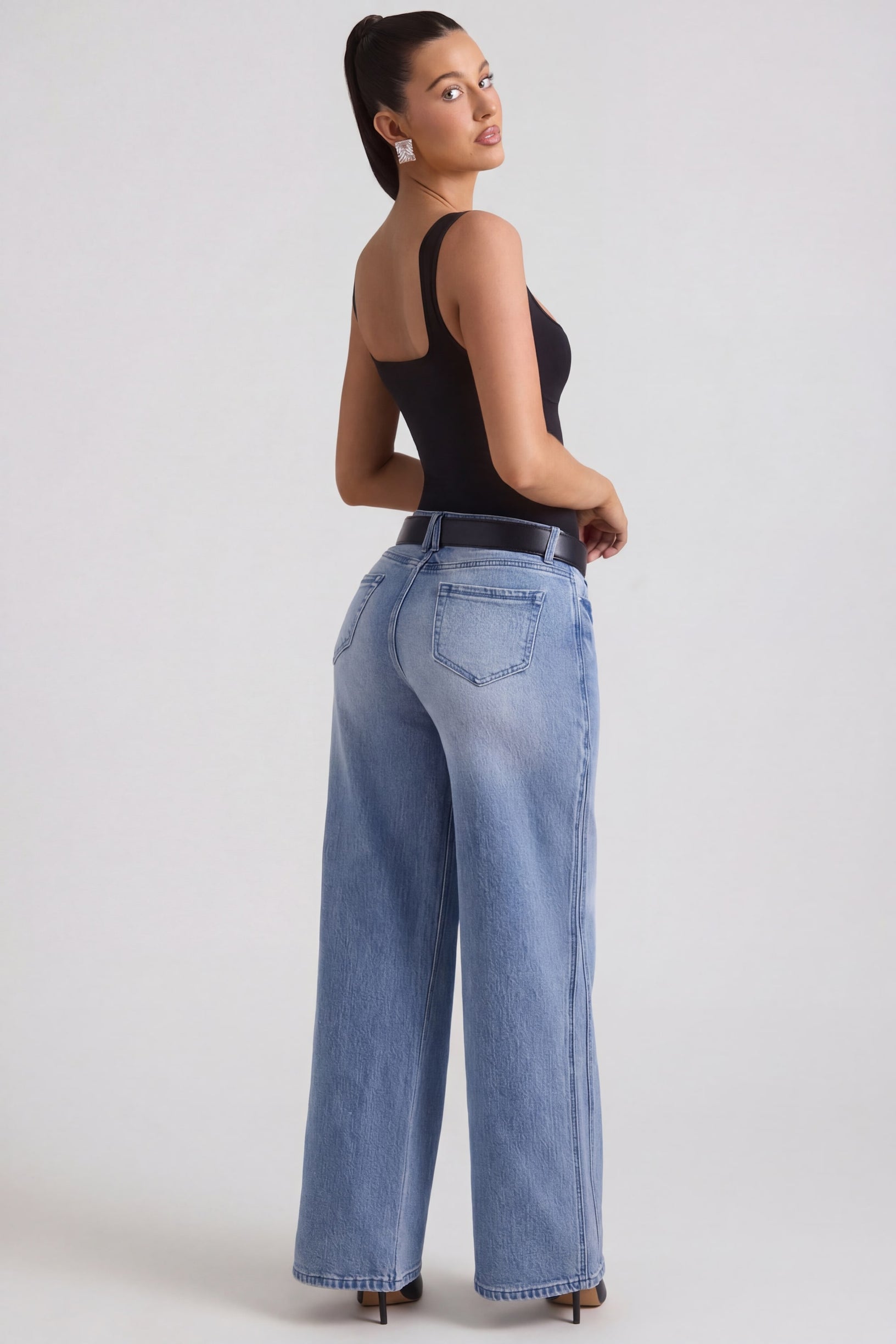 Low-Rise Wide-Leg Jeans in Vintage Wash - 2