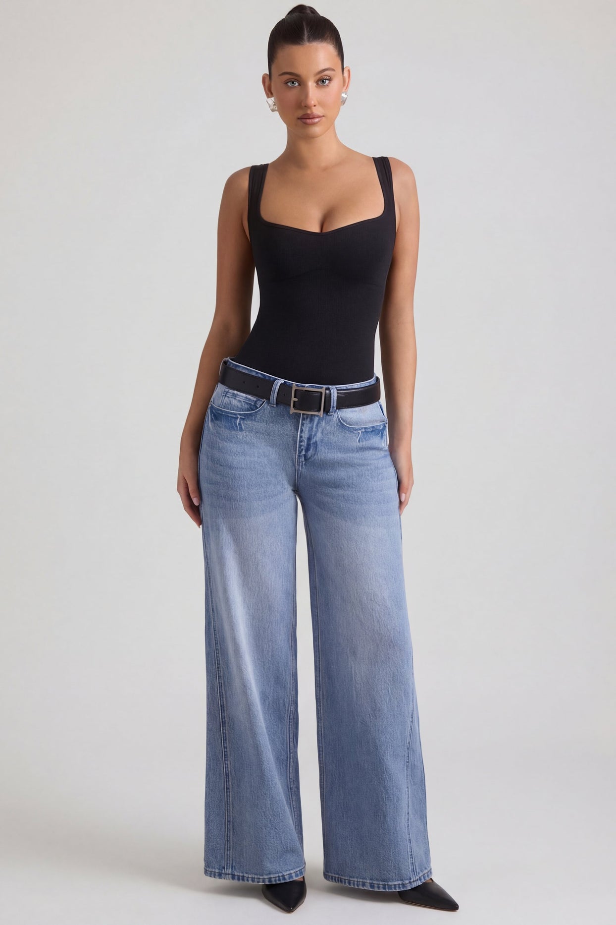 Low-Rise Wide-Leg Jeans in Vintage Wash - 6