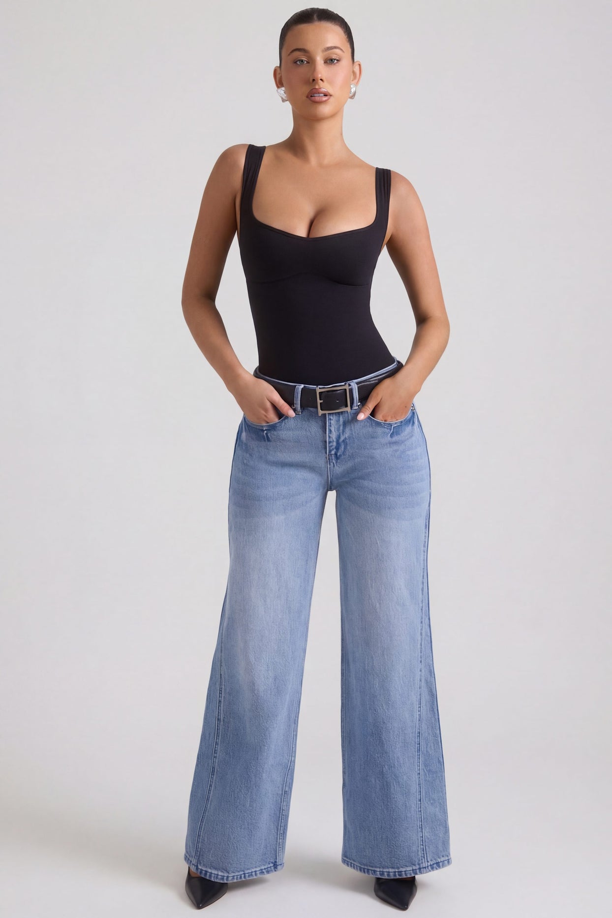Low-Rise Wide-Leg Jeans in Vintage Wash - 8