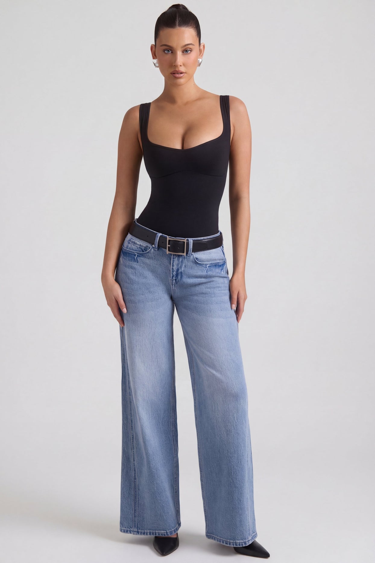 Low-Rise Wide-Leg Jeans in Vintage Wash - 1