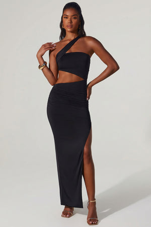 Oh Polly's Yarelis wearing the Suvi Maxi Dress in Black Slinky fabric perfect for elegant evening events