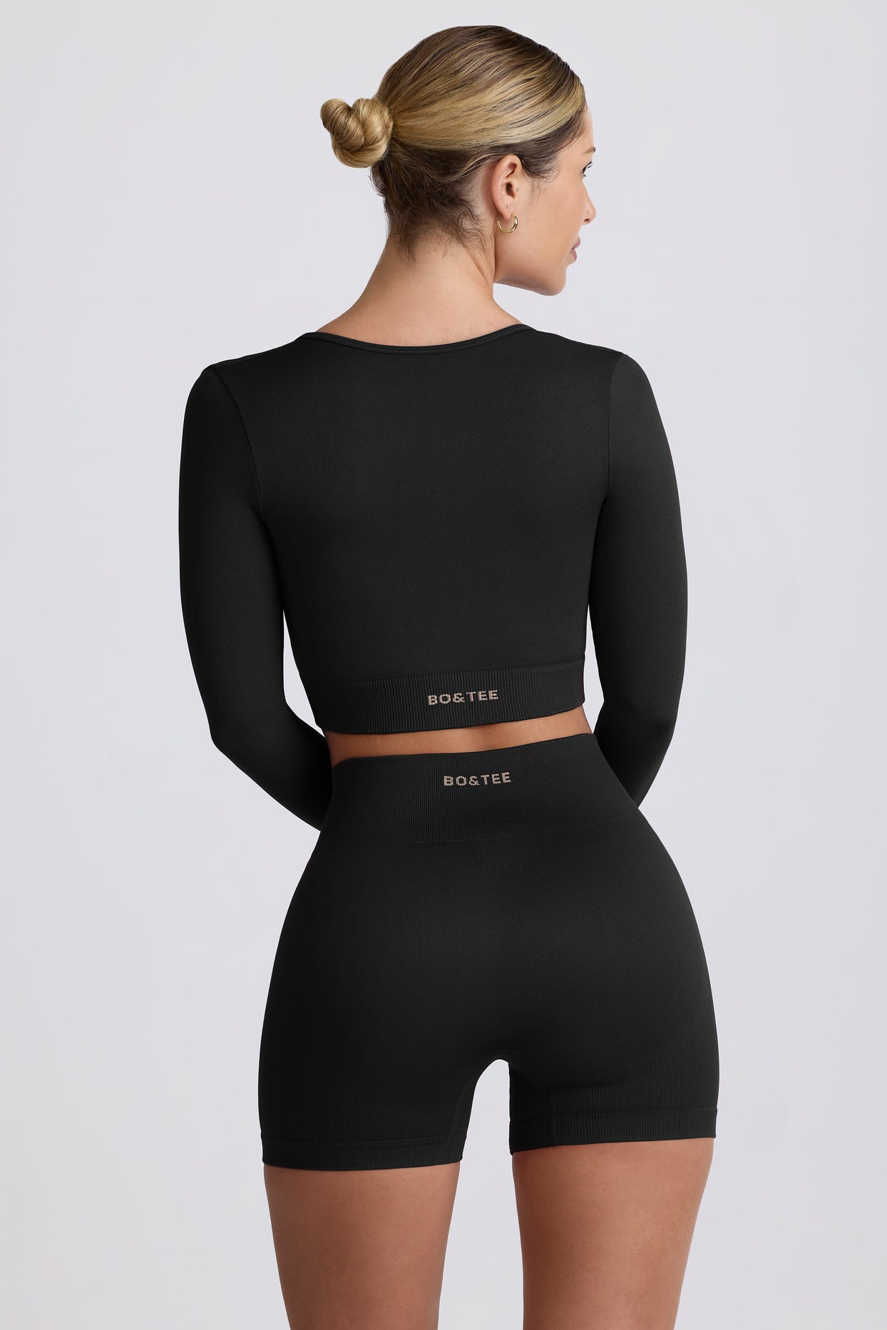 Super Sculpt Seamless Long-Sleeve Crop Top in Black - 3