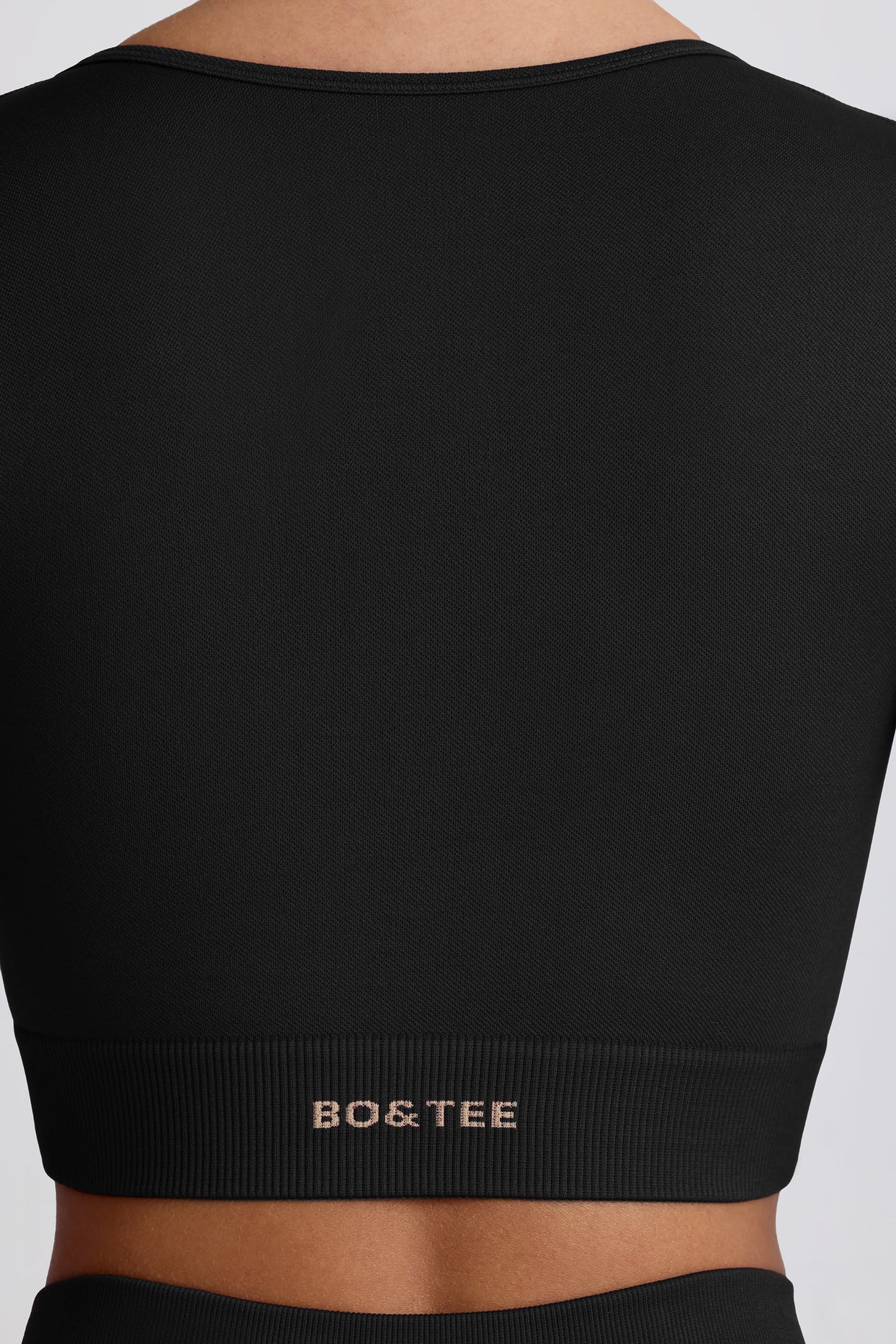 Super Sculpt Seamless Long-Sleeve Crop Top in Black - 5